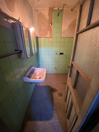 Venta De Casa Con Garaje, Local Y Galpón