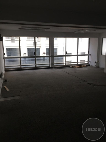 Oficina En Ciudad Vieja - 2° Piso Edificio Presidente -