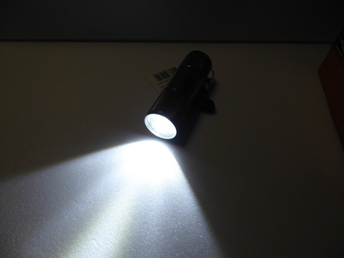 Linterna Metal Led Eveready - Buena Iluminación-muy Práctica Blanco Plateada