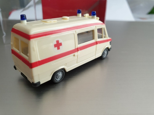 Imagen 3 de 6 de Ambulancia En Miniatura, Mercedes Benz Herpa Escala H0 207 D