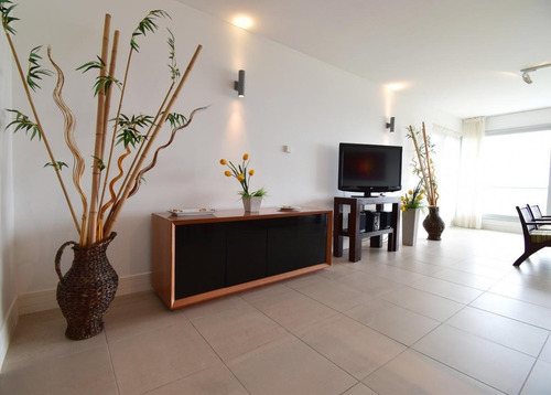Departamento Frente Al Mar En Alquiler - Playa Brava