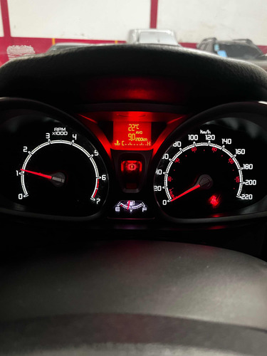 Ford Fiesta Kinetic 1.6 Design 120cv Titanium