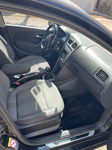 Volkswagen Vento 1.6 Confortline Mt