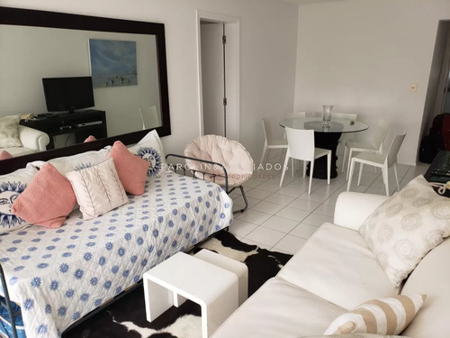 Apartamento En Venta De 2 Dormitorios En Torre Marina Ii, Punta Del Este.