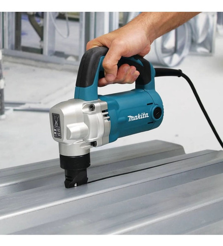 Roedora Makita Corte 1/8 660w Jn3201