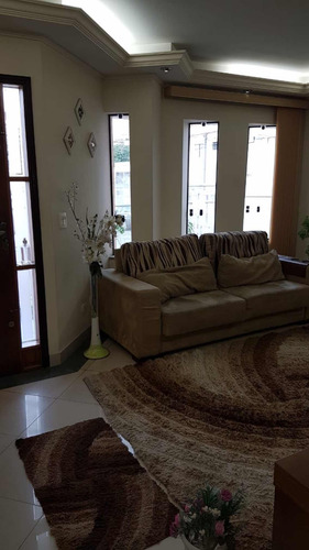 Casa Com 3 Quartos , 3 Banheiros , Duas Vagas De Garagem