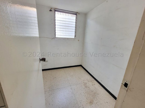 Local Comercial En Venta, Los Rosales Mls #24-29115 Sc