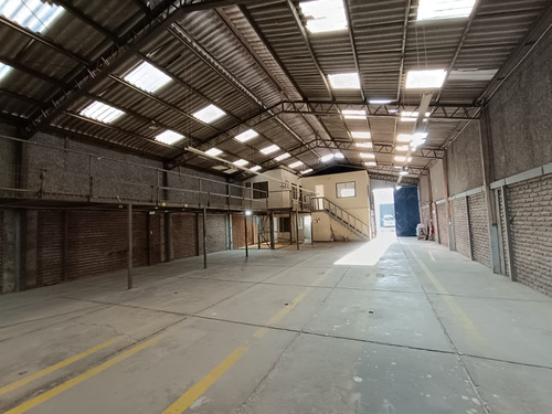 Arriendo Bodega 300 M2 Con Oficinas Y Trifasico, Quilicura