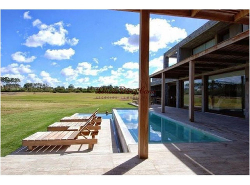 Imagen 1 de 30 de Excelente Casa En Barrio Privado Manantiales, 4 Dormitorios *