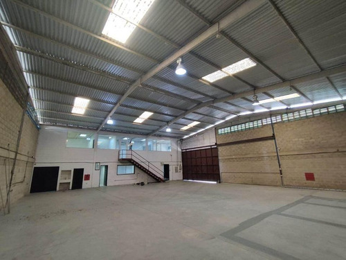 Se Alquila Galpón De 550 M2 Av Bolívar De Valencia Dtlz/2