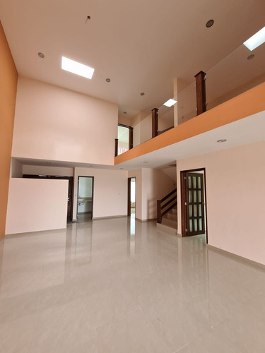 Imagen 12 de 30 de Preciosa Casa En Venta En Cumbres Del Lago