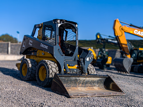 2021 Mini Cargador John Deere 332g