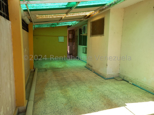 Casa En Venta Excelente Opción En Venta, Inm Esta Hermosa Casa Quinta En Conjunto Privado, Con Amplios Espacios, Buena Distribución, Calle Cerrada. Ciudad Alianza Guacara 24-25000