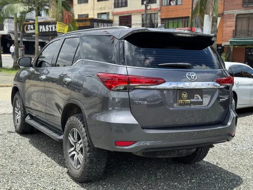 Toyota Fortuner 2.7 SRV