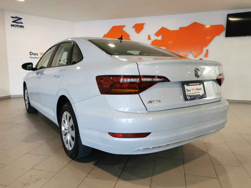 Imagen 12 de 15 de Volkswagen Jetta 2019 4p Trendline L4/1.4/t Man