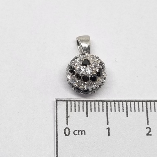 Imagen 6 de 8 de Dije Plata Rodinada Con Cubic Blanco Y Negro Redondo
