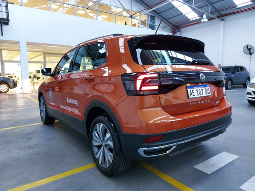 T-cross Highline Test Drive Naranja