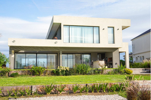 Casa En Venta A La Laguna En San Sebastian