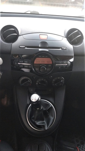 Imagen 6 de 9 de Mazda 2 I Touring Tm 2013