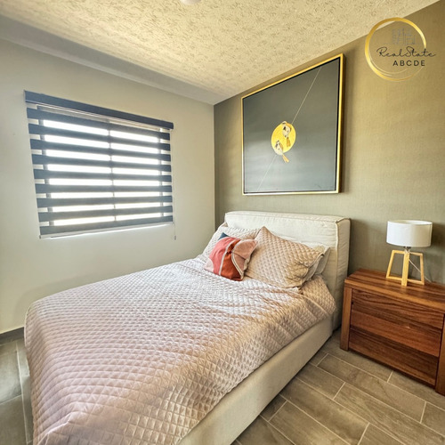 Casa Residencial Con Estilo Minimalista Y Terraza