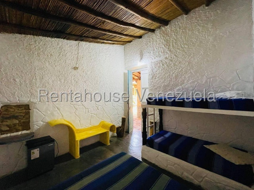 Choroní !! Hermosísima Casa De Hacienda, Estilo Colonial, Operando Actualmente Como Posada Con Servicios, 6.273 M2 Terreno, 1.000 M2 Construcc. 10 Hab., 10 Baños, 20 Pe. Proyecto De Expansión !!