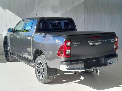 Toyota Hilux 2.8 D-4D TURBO DIESEL CD SRX 4X4 AUTOMÁTICO