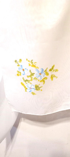 Liquido Chalina Pañuelo Chador Voile Pintado A Mano Impecabl Blanco Liso Con Detalle De Flores Pintadas A Mano Único (Usado)
