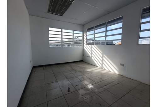 Oficina En Alquiler En La Urbina 150 Mts
