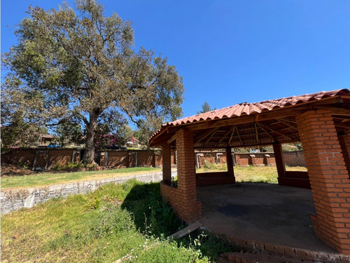 Terreno Amplio En Venta Con Dos Casas En El Corazon De Zirahuen
