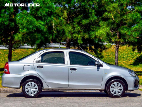 Imagen 6 de 25 de Toyota Etios X-b 1.5 Extra Full | Permuta / Financia