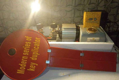 Imagen 4 de 6 de Máquina Duplicadora De Llaves Tipo Cisa Marca Duco's.