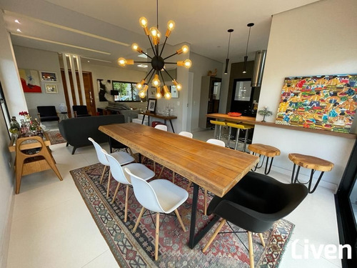 Imagem 7 de 30 de Casa Maravilhosa Com 4 Suítes, Área Gourmet, Piscina E 2 Vagas No Urbanova - So0736