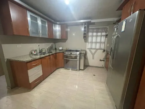 Town House En Yara Yara
