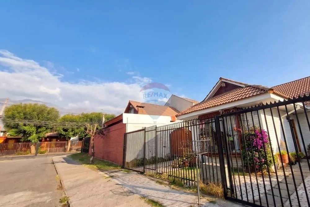 Imagen 3 de 13 de Casa En Pasaje Cerrado, Parque Tobalaba