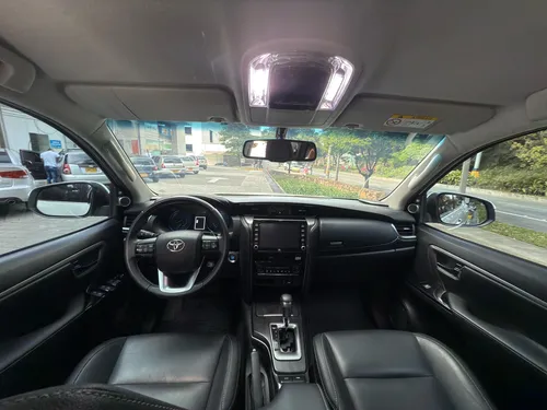 Toyota Fortuner Srv 2022 2.7cc 4x2 At