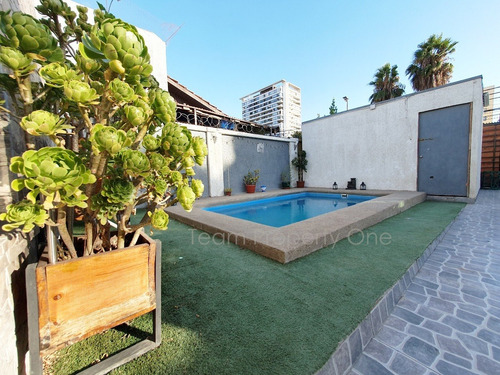 Imagen 3 de 25 de Gran Casa Moderna, Barrio Consolidado