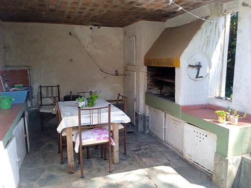Casa En Venta 5 Ambientes Con Patio, Parrilla Y Cochera