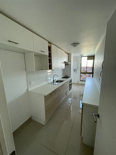 Primer Piso, Disponible Para Arriendo, Con Gc Incluido.