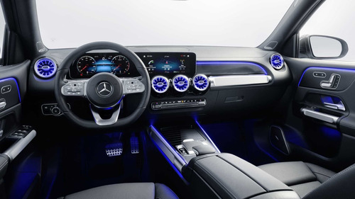 Imagen 5 de 14 de Mercedes Benz Glb 200 Amg Line 4*2 At 2023 - 0km Blanca