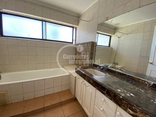 Venta Casa En Viña Del Mar, Sector Oriente,solida Y Luminosa