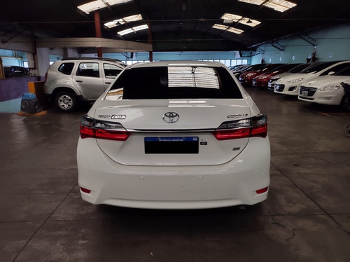 Toyota Corolla Xli Cvt 1.8 / Nafta / 2017