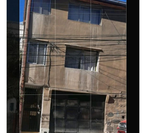 Se Vende Acogedora Casa De 8 Dormitorios. En Valparaíso