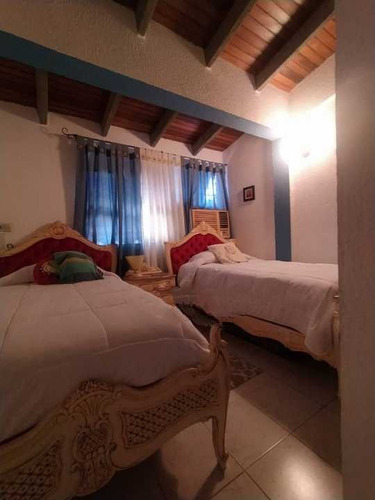 Imagen 5 de 10 de Se Vende Town House En Urb Campo Claro, Av Bella Vista