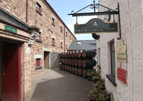 Imagen 7 de 10 de Whisky Bushmills Port Cask Steamship 700ml En Estuche