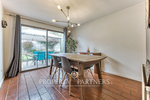 Casa Aislada En Barrio Residencial Consolidado P...