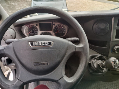 Imagem 6 de 9 de Iveco Hr 35s14 Cs Ano 2015 / No Baú 4,40 Mts.
