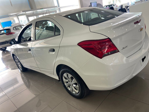 Imagen 2 de 22 de Chevrolet Onix Joy Plus 1.4 2022