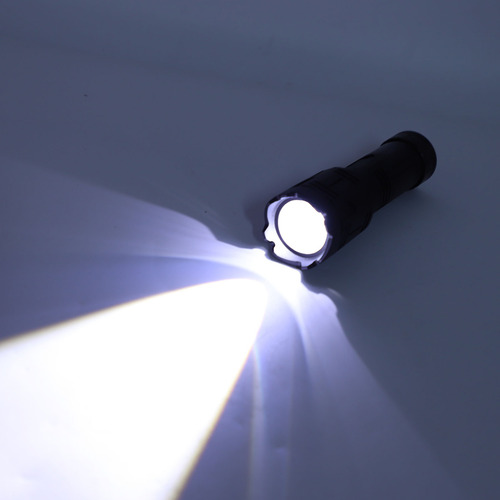 Linterna Led Superbrillante Con Pantalla Digital Lcd Usb