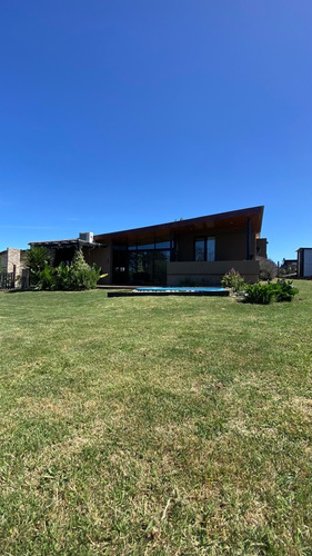 Imagen 13 de 19 de Casa En Barrancas De San Benito Country Club Chapadmalal Hermosa Para 4 Personas Con Parrilla Y Pileta Pequeña