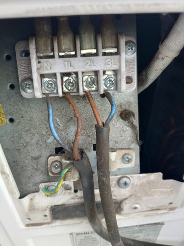 Service De Aire Acondicionado Y Línea Blanca Lavarropas Hela